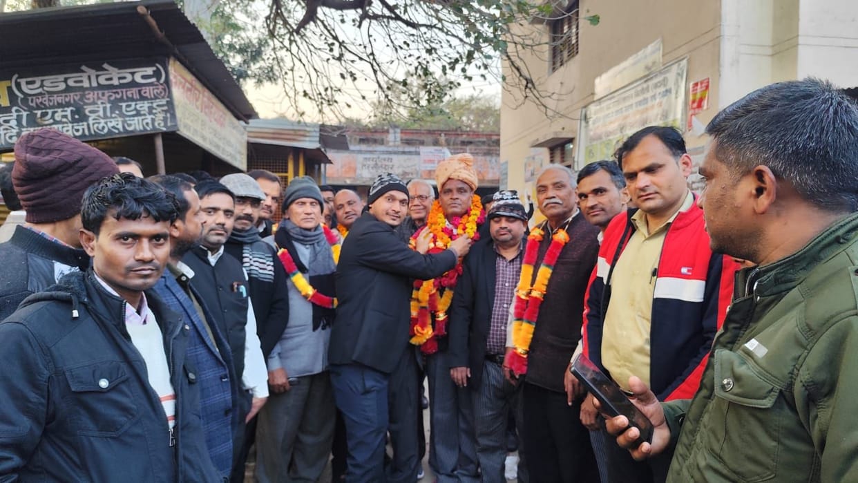Altaf Hussain became the president and Gajendra Yadav became the secretary.