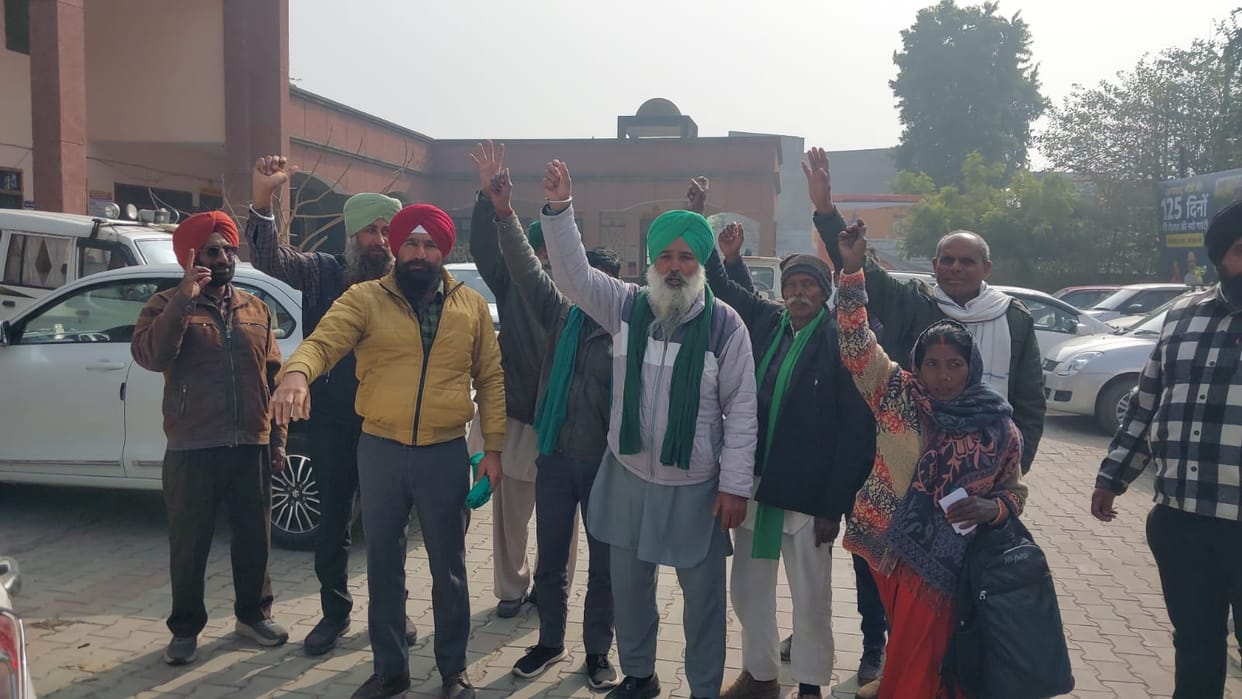 BKU demonstrated in Tehsil premises due to non-purchase of paddy