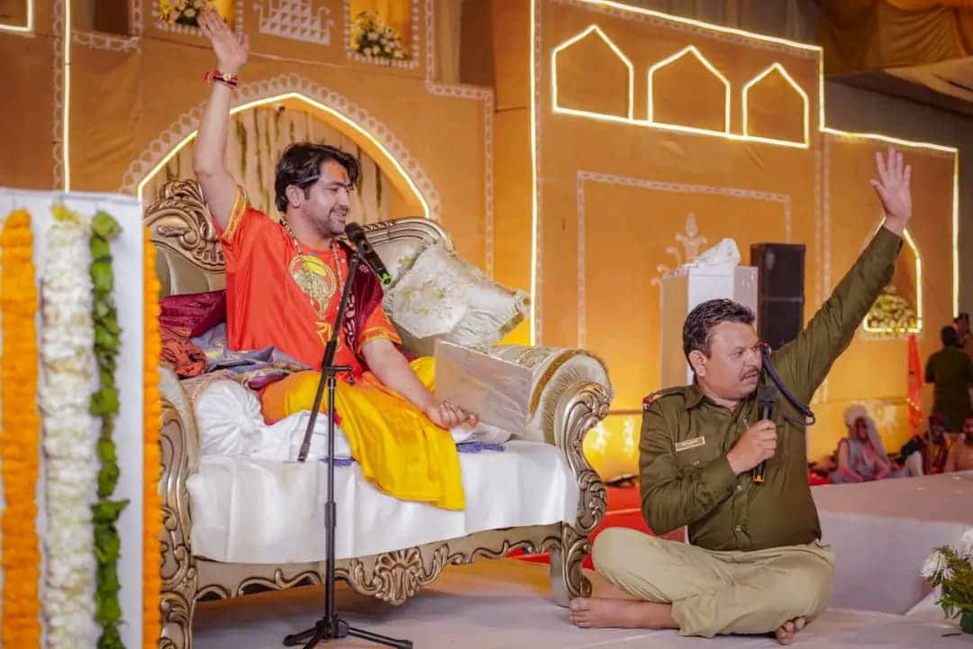Dhirendra Shastri read  thoughts of ASI posted on duty from stage revealed about his daughter illness