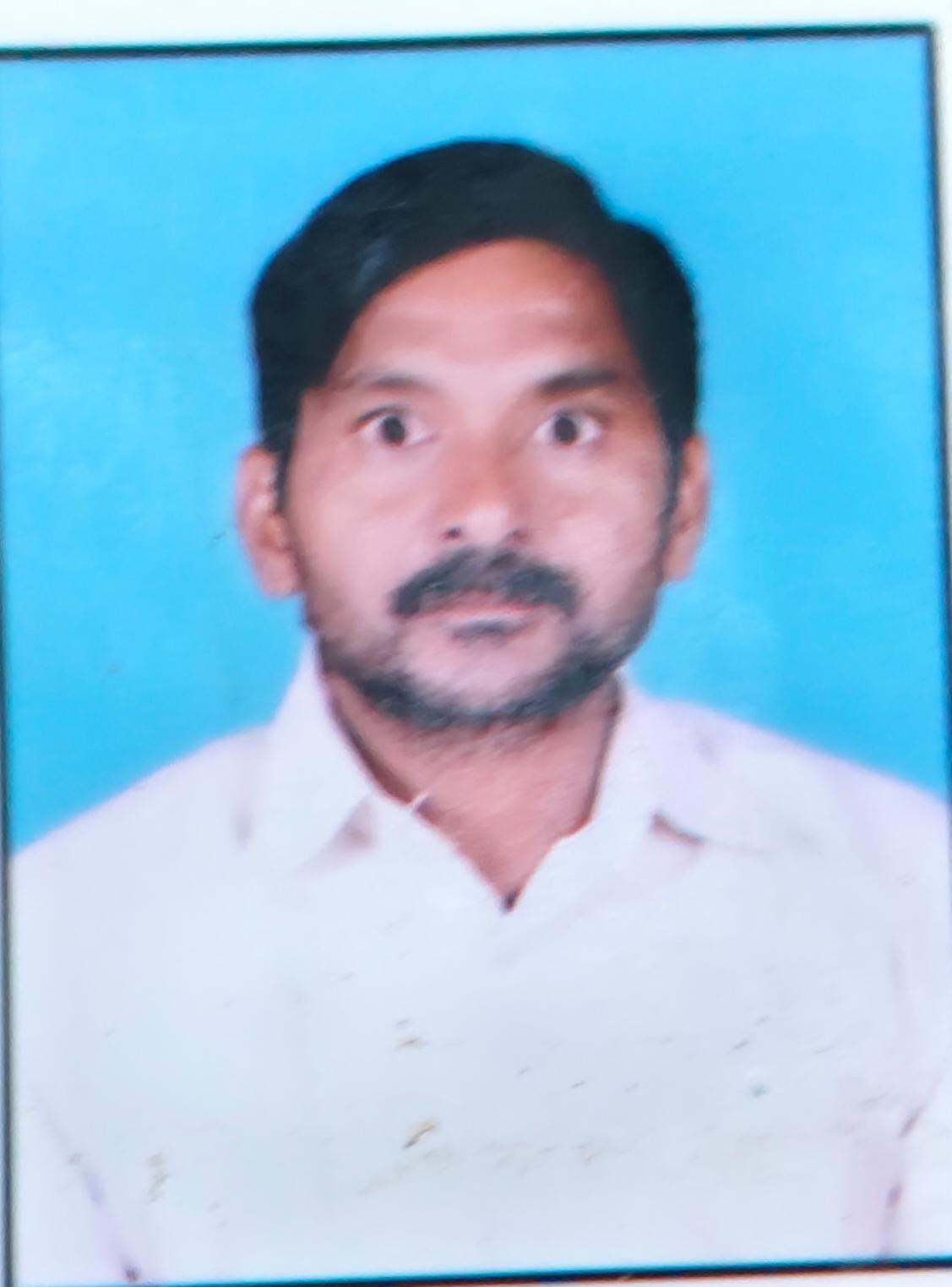 Spice trader dies after being hit by a train