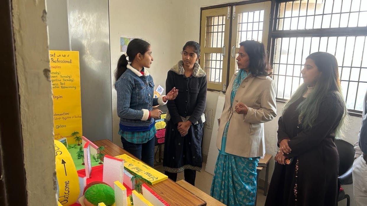 Students created attractive models at the science exhibition.