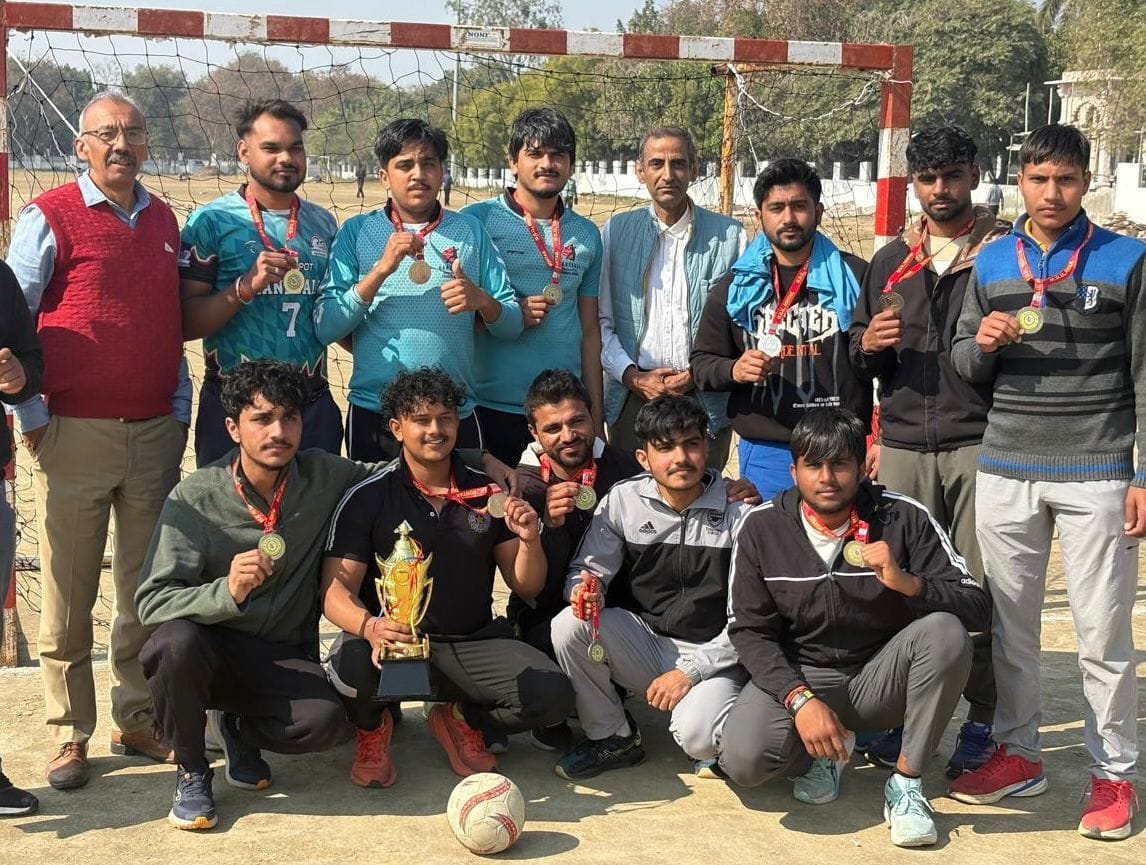The Government College handball team finished second.