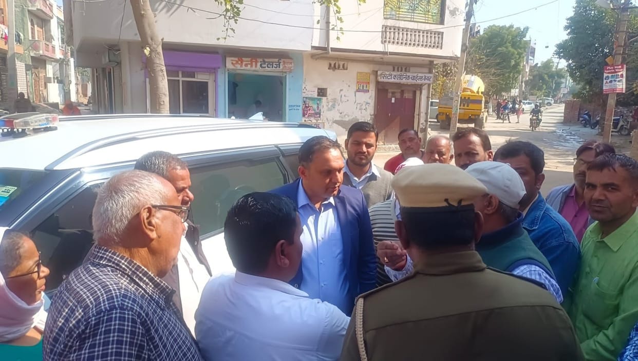 Street construction in Sanjay Colony was underway without a sewer line, and residents stopped the work.