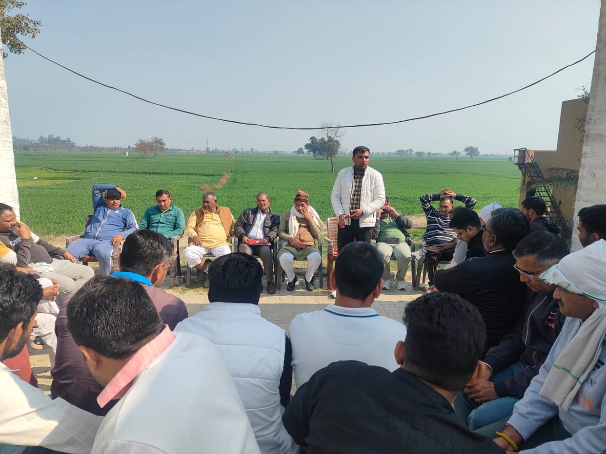 Employees held a meeting to join the strike.