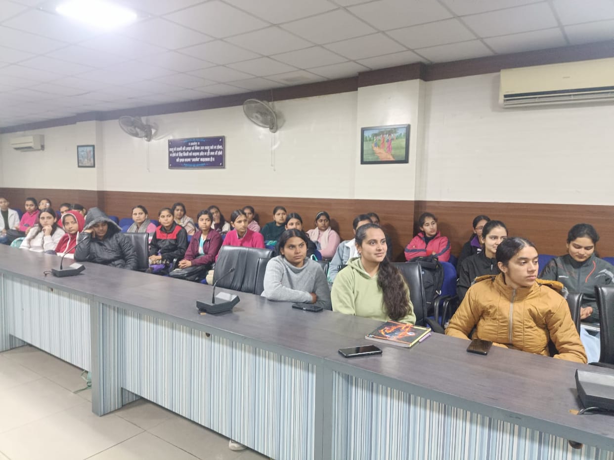 Girl students should develop analytical and logical thinking: Venunathan