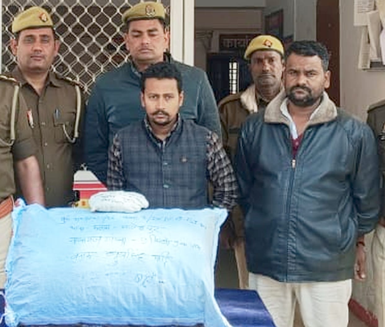 Two smugglers arrested with 10 kg 420 grams of ganja