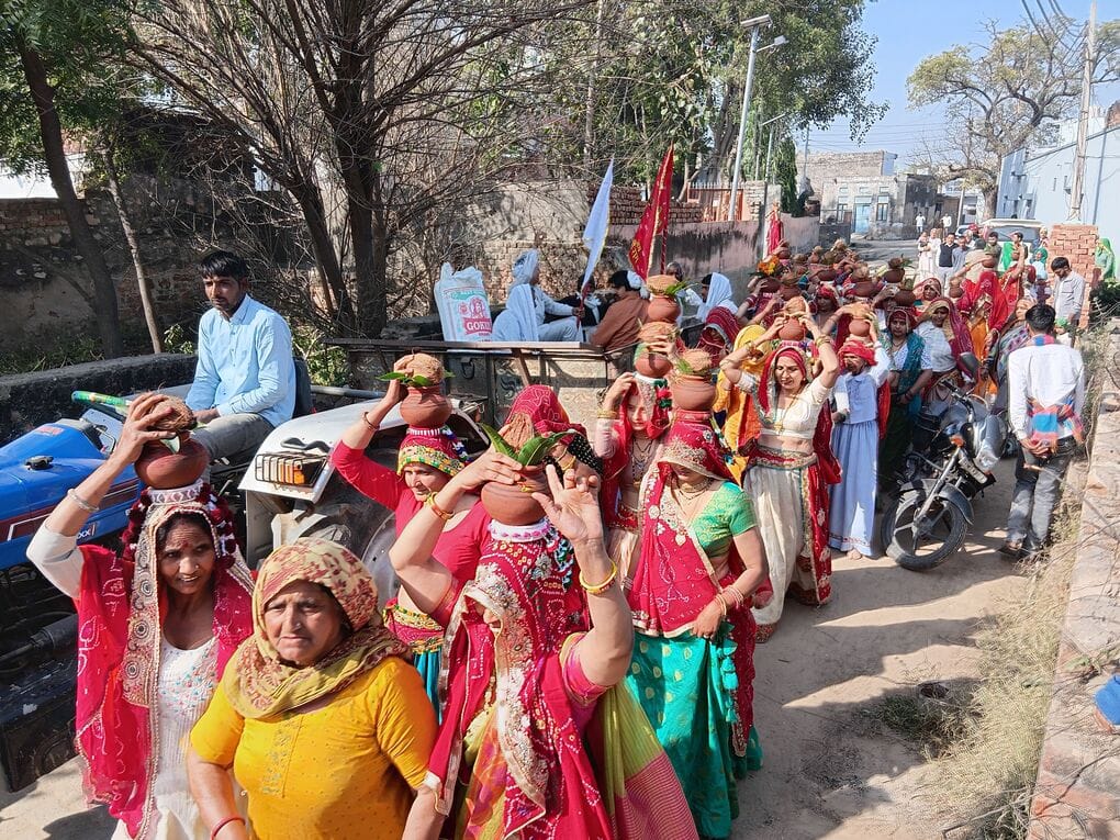 A procession was taken out for the consecration of the idols.