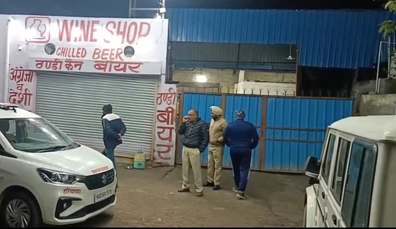 Excise department seized 1200 boxes of liquor from the warehouse