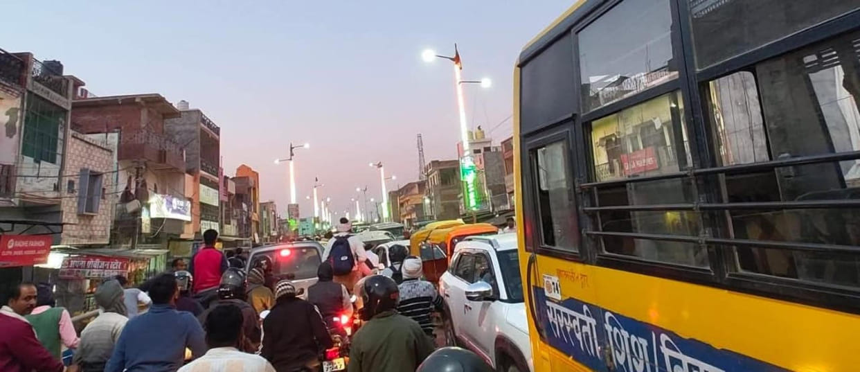 Students' plea to relieve traffic jams