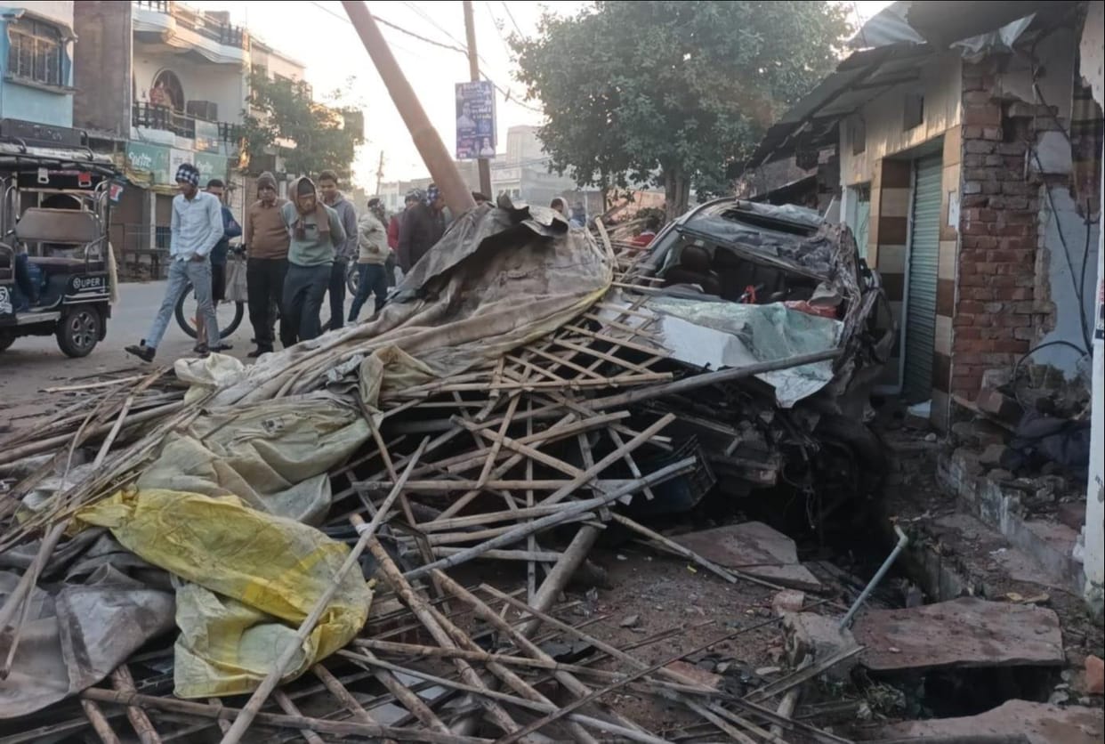 Uncontrolled car crashes into shop and enters house, one dead
