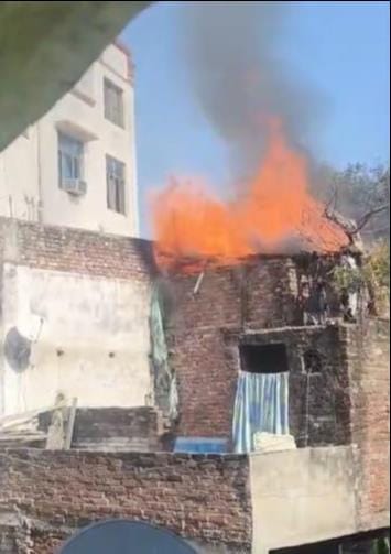 Three houses caught fire due to short circuit