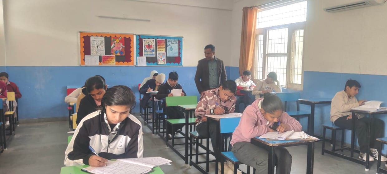 423 students took the exam for admission to classes 9th and 11th