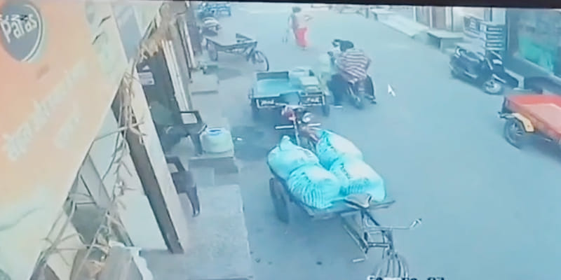 Bike riders stole a barrel of ghee from outside a shop