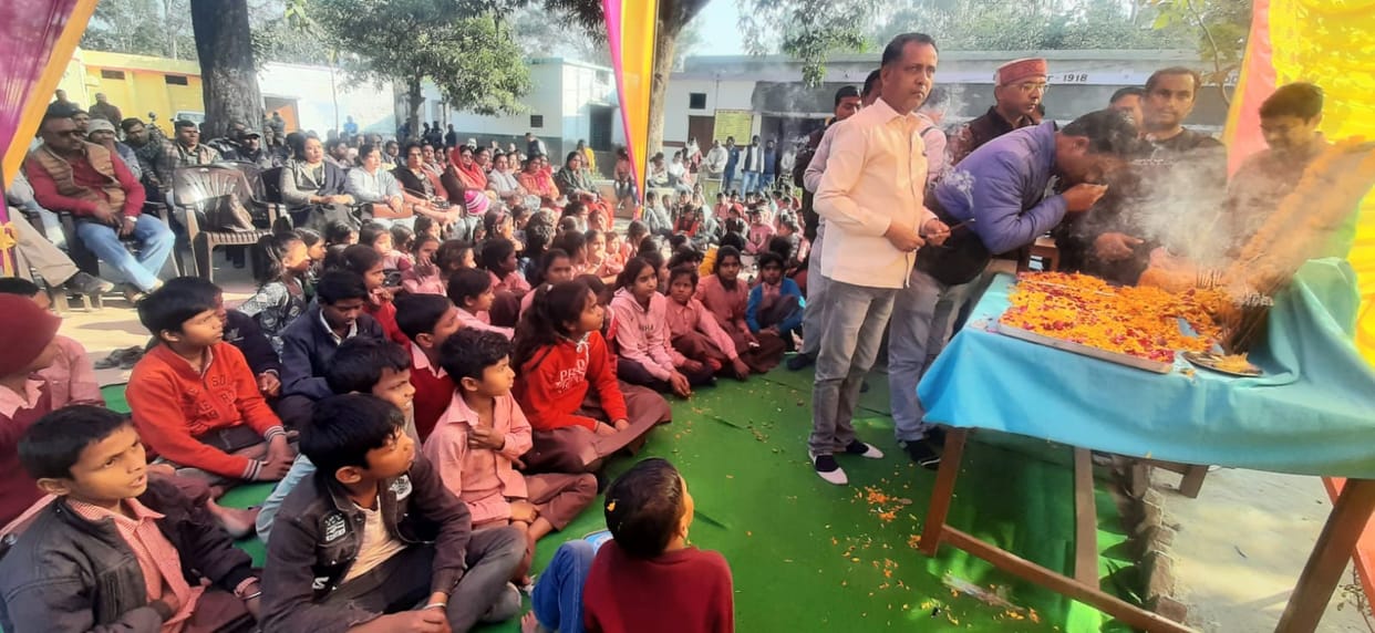 Tributes were paid to the teacher leader at the condolence meeting.