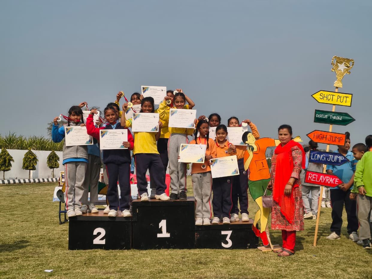 Samar and Nimrat received the Best Athlete Award