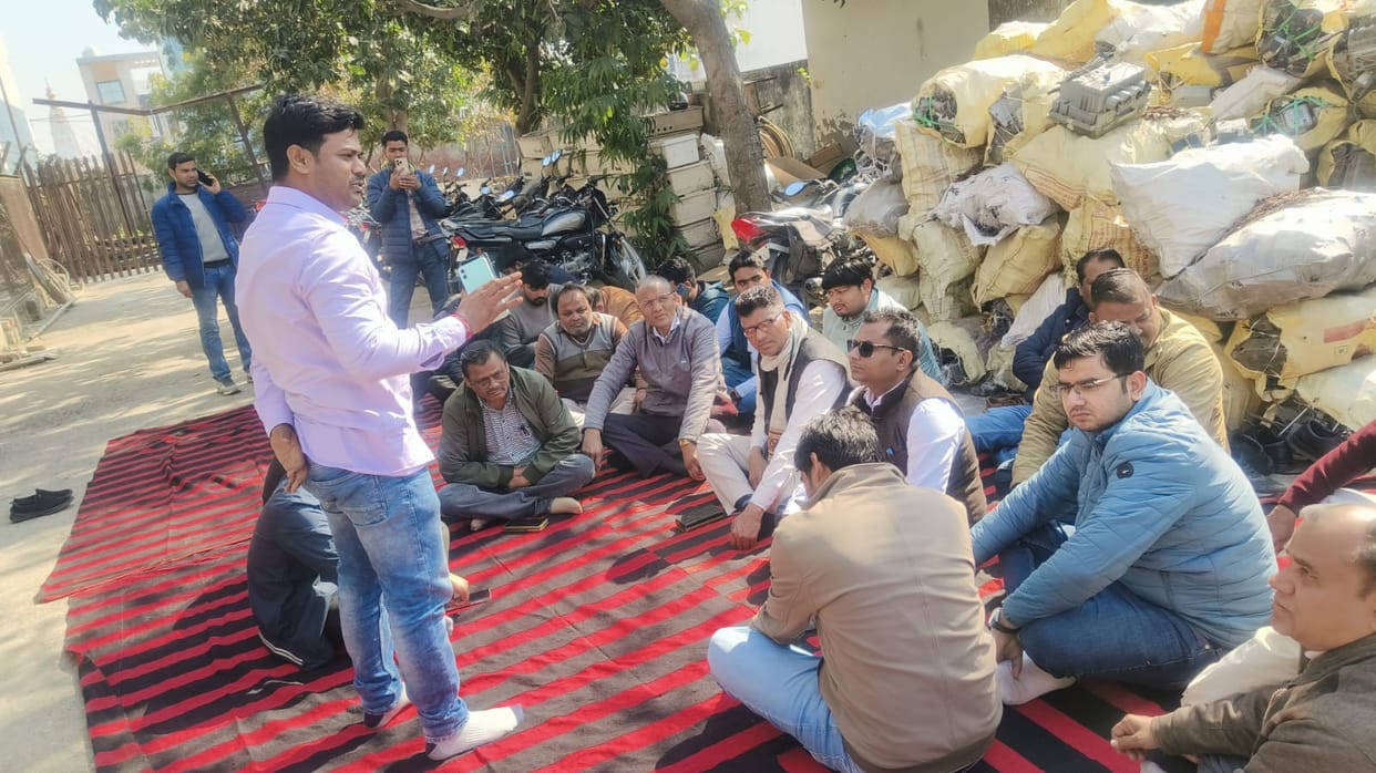 Junior engineers staged a sit-in protest against the suspension of JE
