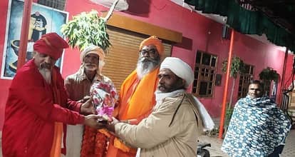 Devotees welcomed Mahant Jagannath Puri.