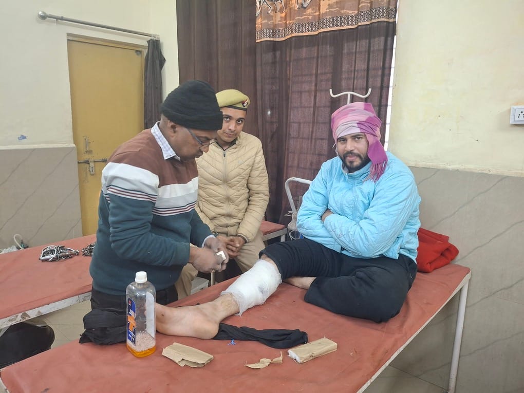 Two criminals injured in encounter with police