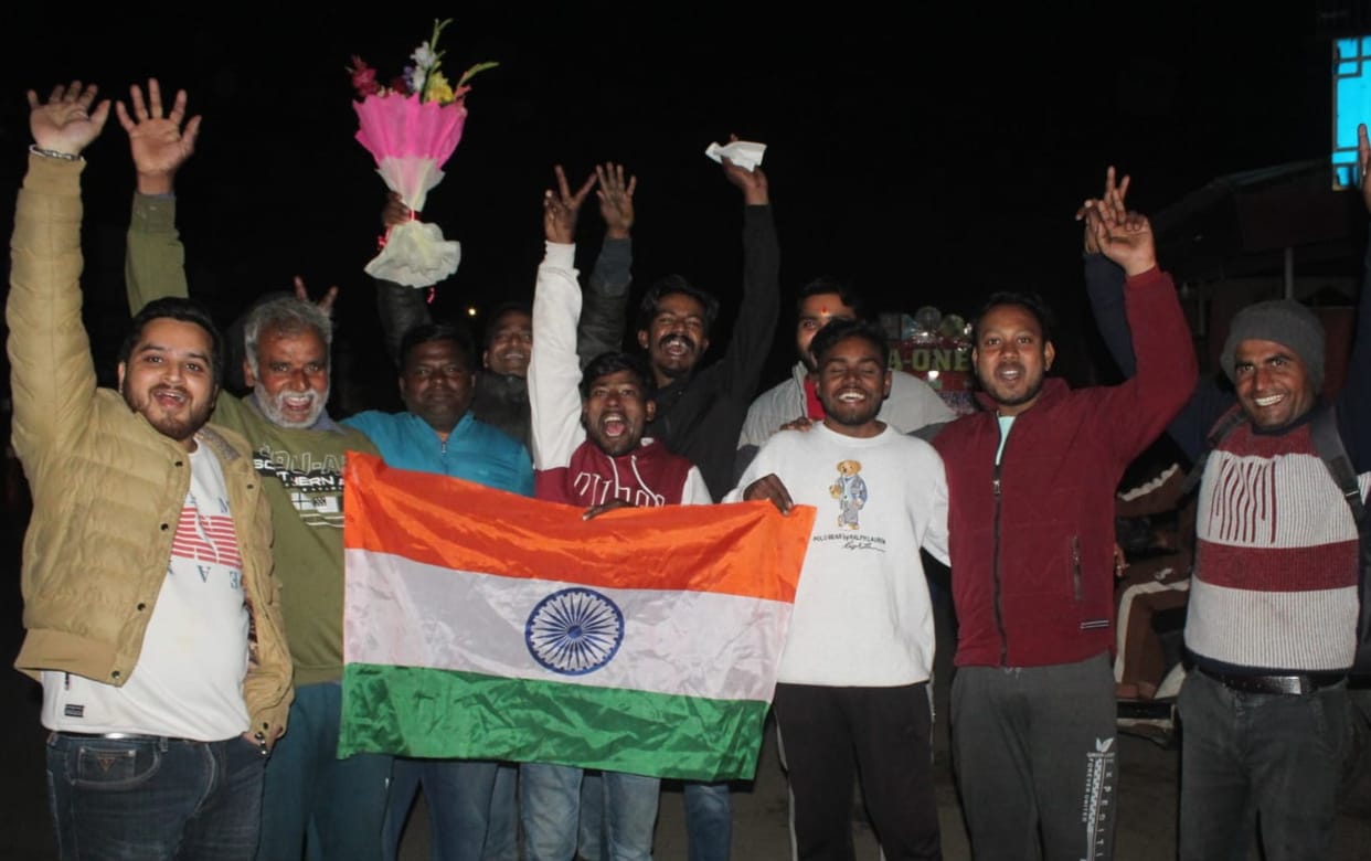 Celebrating the victory... with the tricolor flag in hand and "Bharat Mata Ki Jai" on their lips.