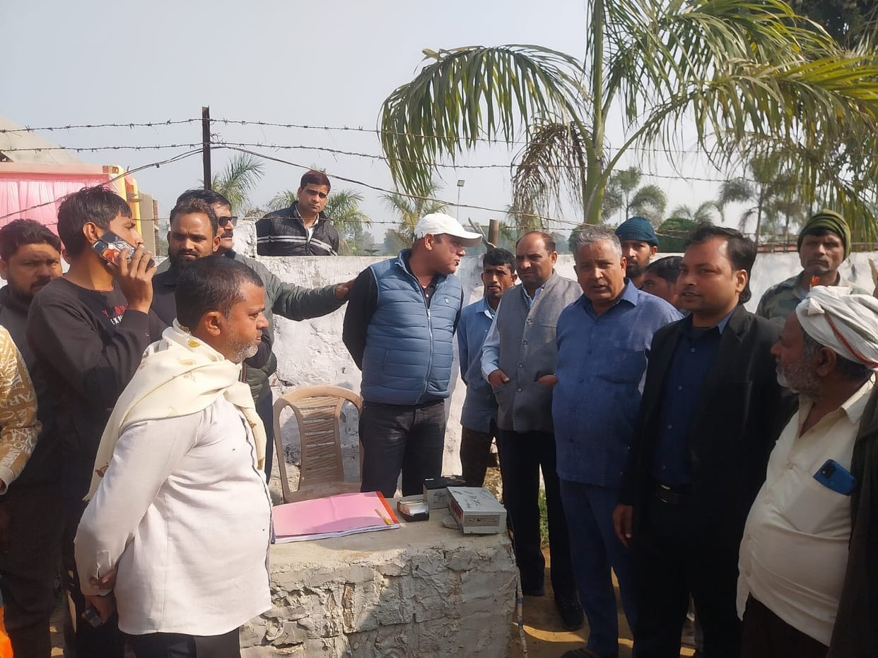 Allegations of short weighing at sugarcane purchasing centre, farmers create ruckus