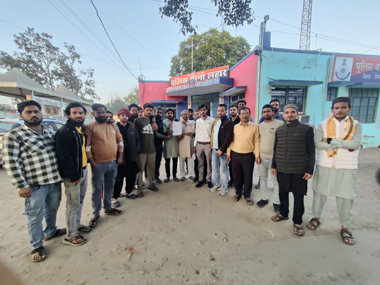 पुलिस दोनों युवतियों पर किया मामला दर्ज