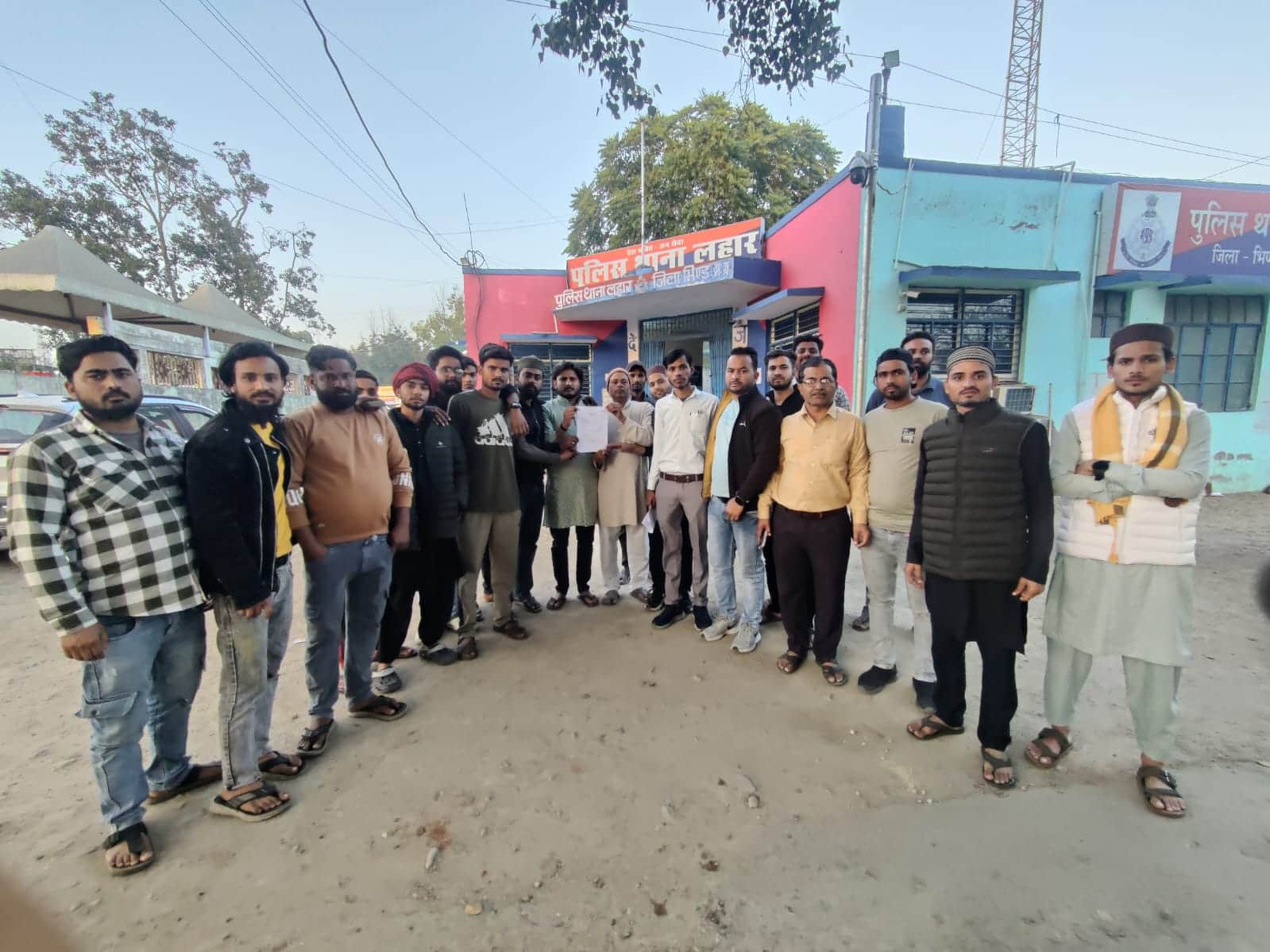 पुलिस दोनों युवतियों पर किया मामला दर्ज