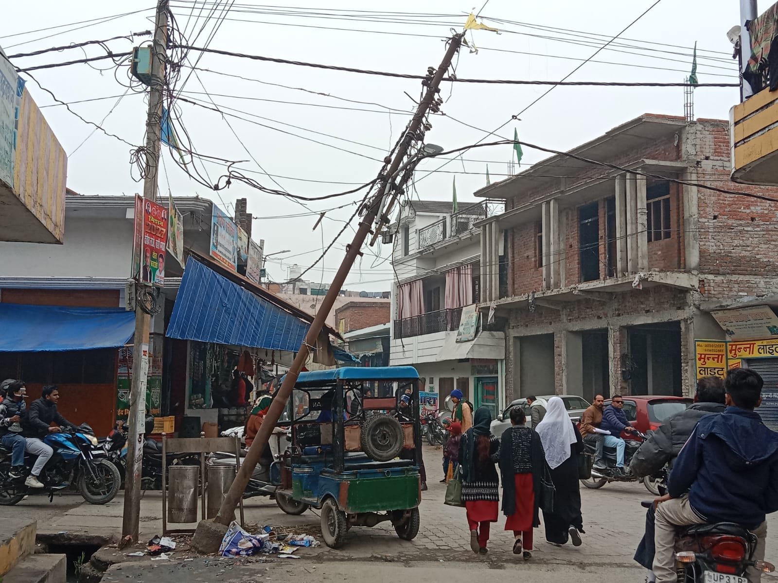 The electricity pole at Chaman Square can fall any time