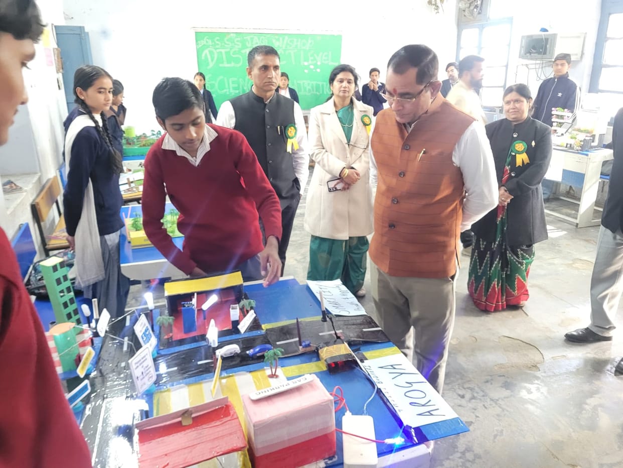 The exhibition showcased the students' scientific approach