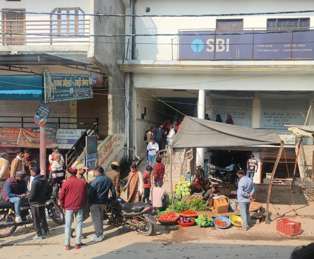 Customers protested and did not allow the bank shutters to open.