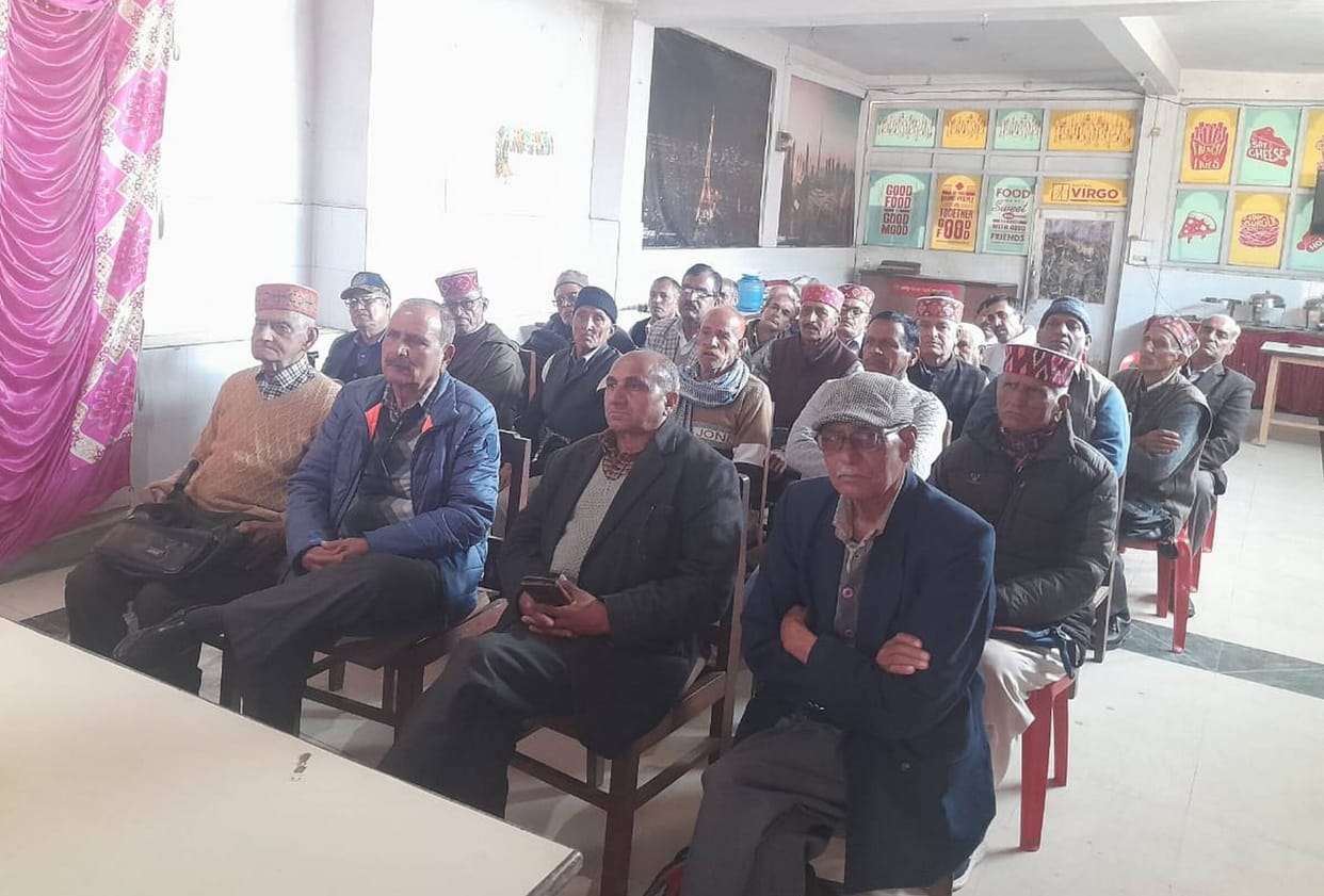 Former CAPF jawans gathered in Sarkaghat and discussed their demands.