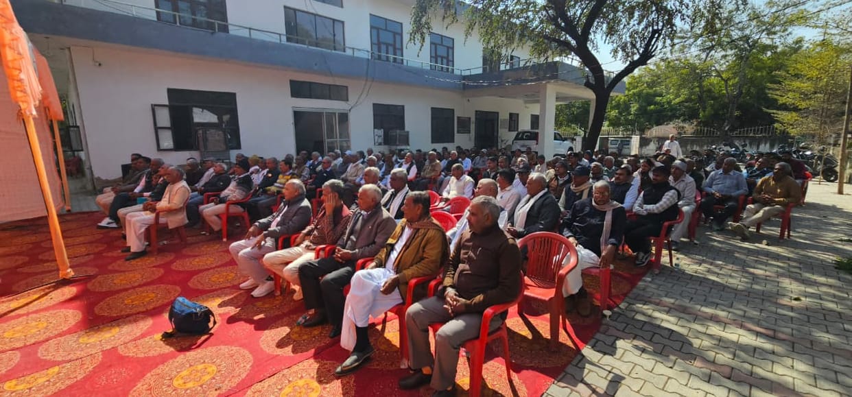 Problems of retired forest workers were raised in the reunion ceremony.