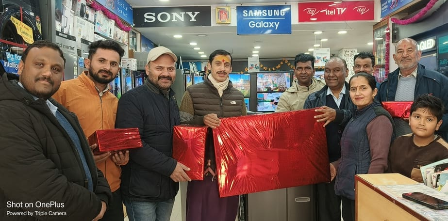 Tilak Raj Sharma of Solan received the gift of LED TV.