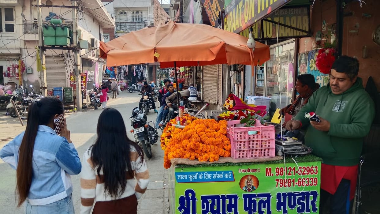 Flowers are being supplied from Delhi for wedding decorations