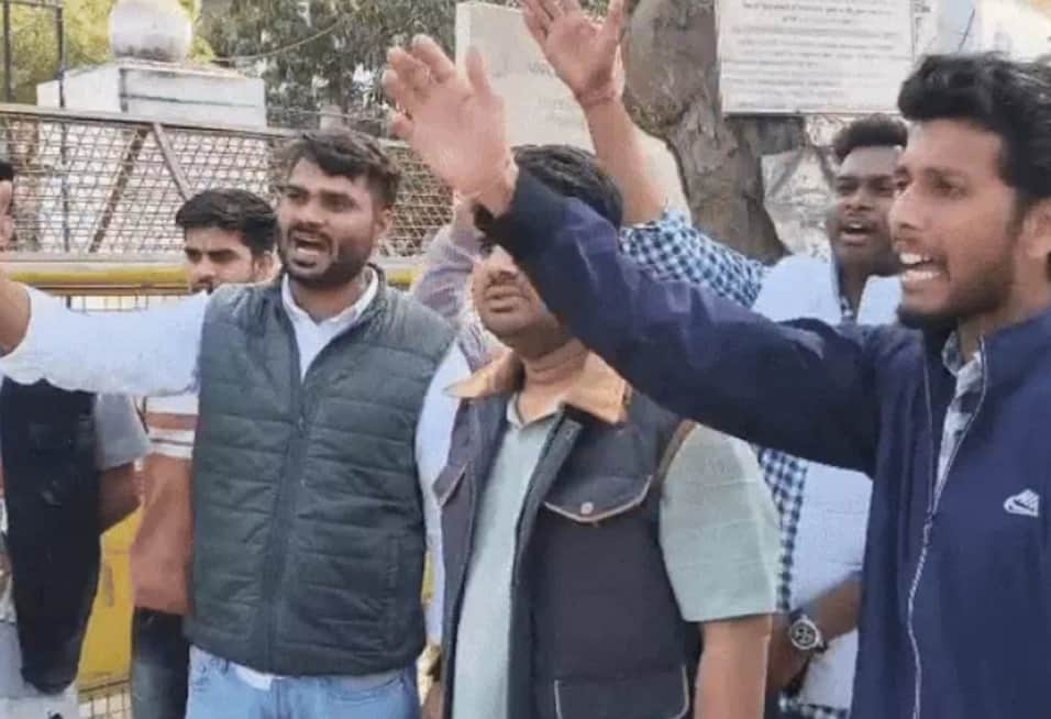 विरोध के बाद उदयपुर में तुर्की सिंगर का शो रद्दNSUI बोली– ऑपरेशन सिंदूर में पाकिस्तान के समर्थ