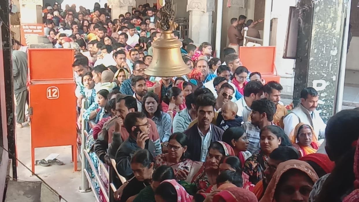 Four lakh people visited the mother on Falgun Panchami.
