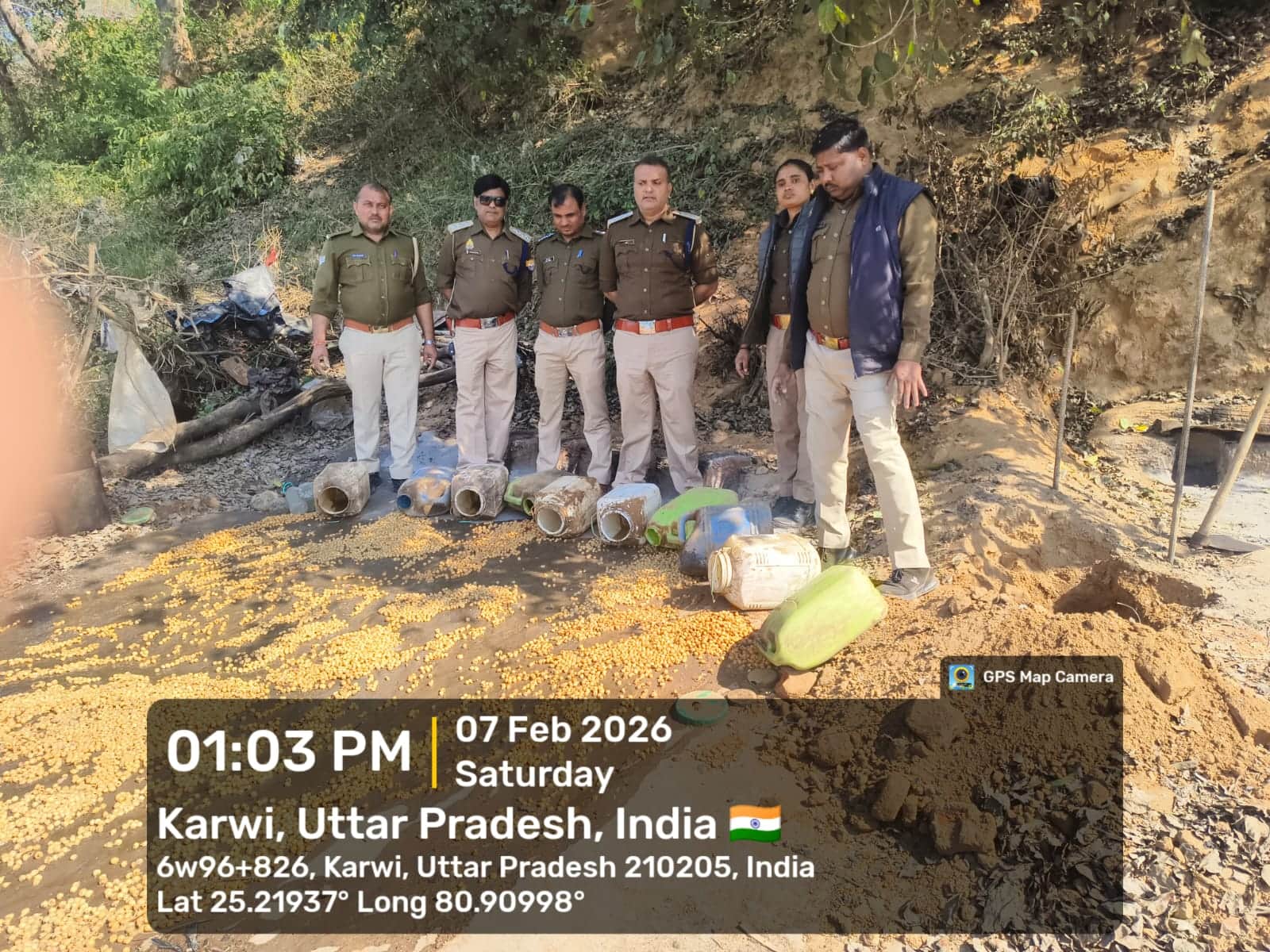 07 सीकेटीपी-06-अवैध शराब के साथ आबकारी टीम।