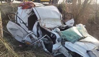 Three people, including a young woman, died when an uncontrolled car fell into a ditch and hit a tree.