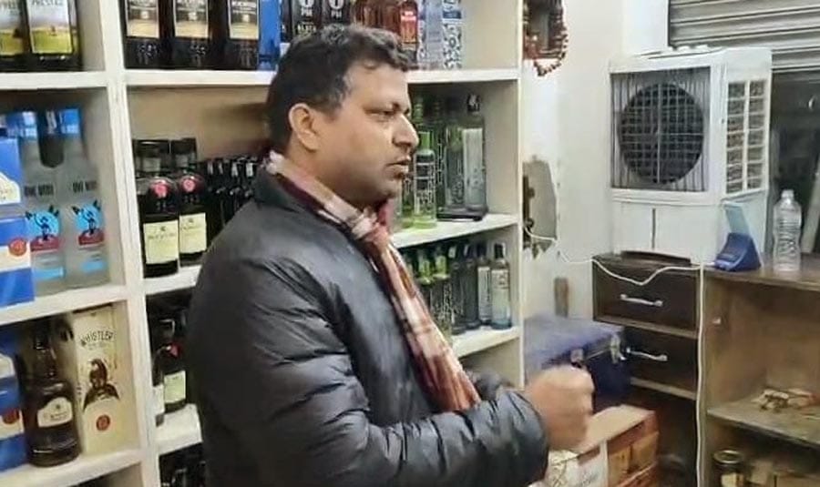 Liquor worth Rs 2.5 lakh and cash stolen from shop