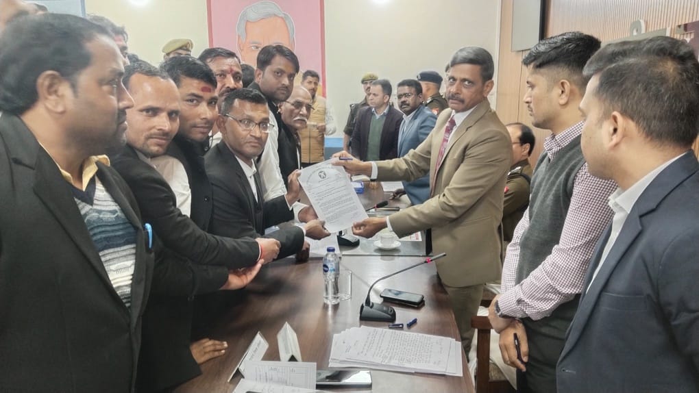 Demand to keep the sub-registrar office in the tehsil itself