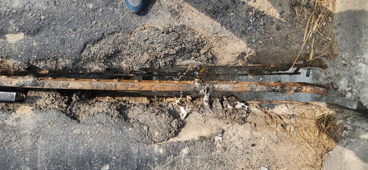 Big crack again in the jointer of Sanjay Setu