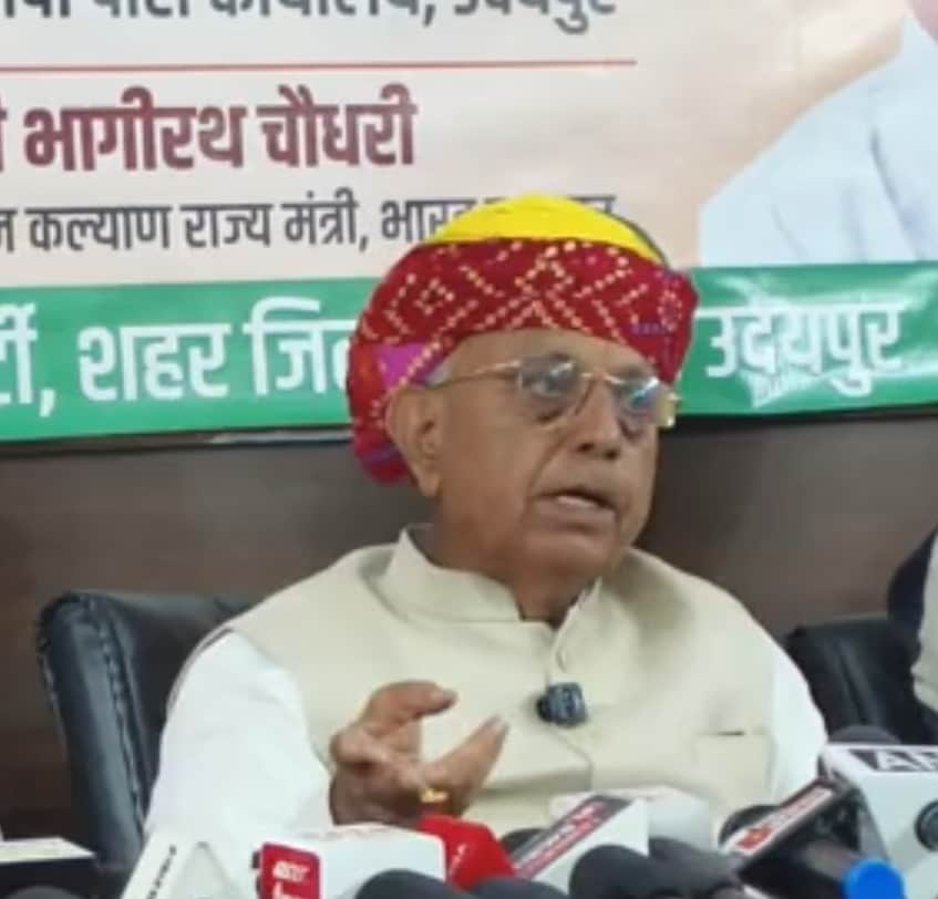 बीकानेर में खेजड़ी आंदोलन पर केंद्रीय मंत्री भागीरथ चौधरी का बयानबोले– कुछ लोग सुलगा रहे हैं