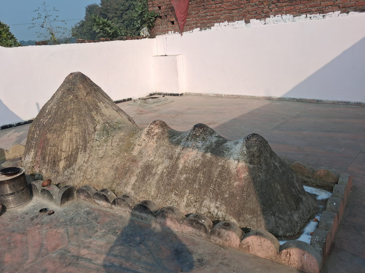 Bira of Mehndupar along with three brothers were martyred by the bullets of the British.