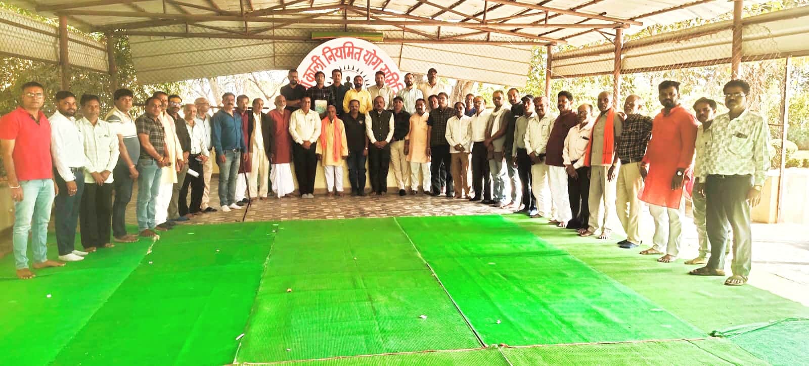 बैठक में सवर्ण समाज के लोग उपस्थित थे।