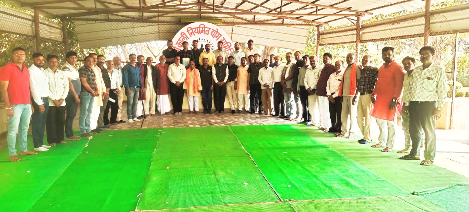 बैठक में सवर्ण समाज के लोग उपस्थित थे।
