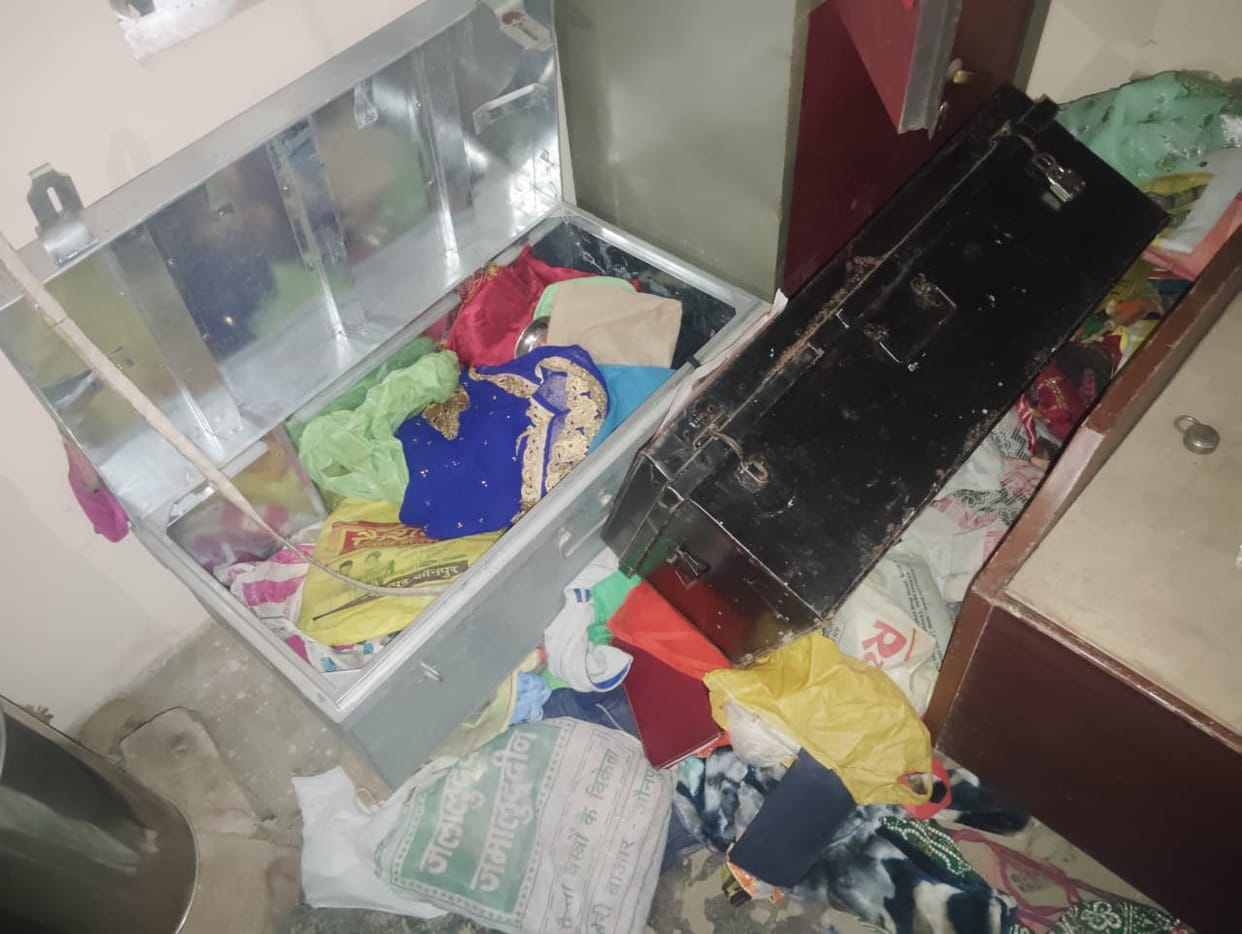 Jewellery stolen from a closed house, victim gives complaint