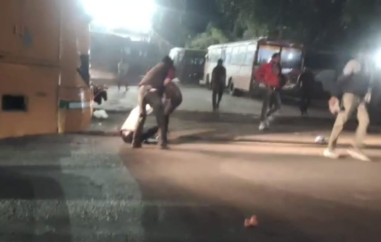 Fighting in front of the roadways bus stand for an hour, traffic affected
