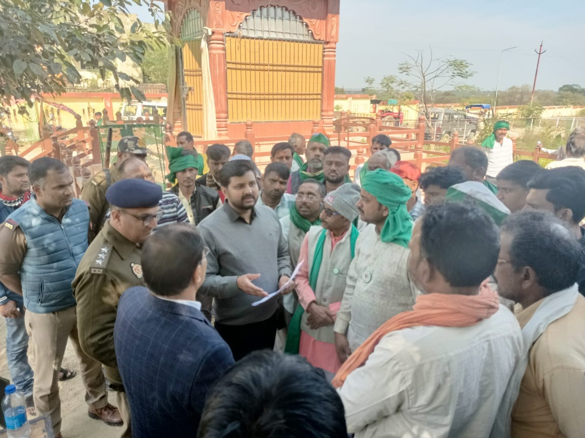 SDM ends farmers' hunger strike over stray cattle