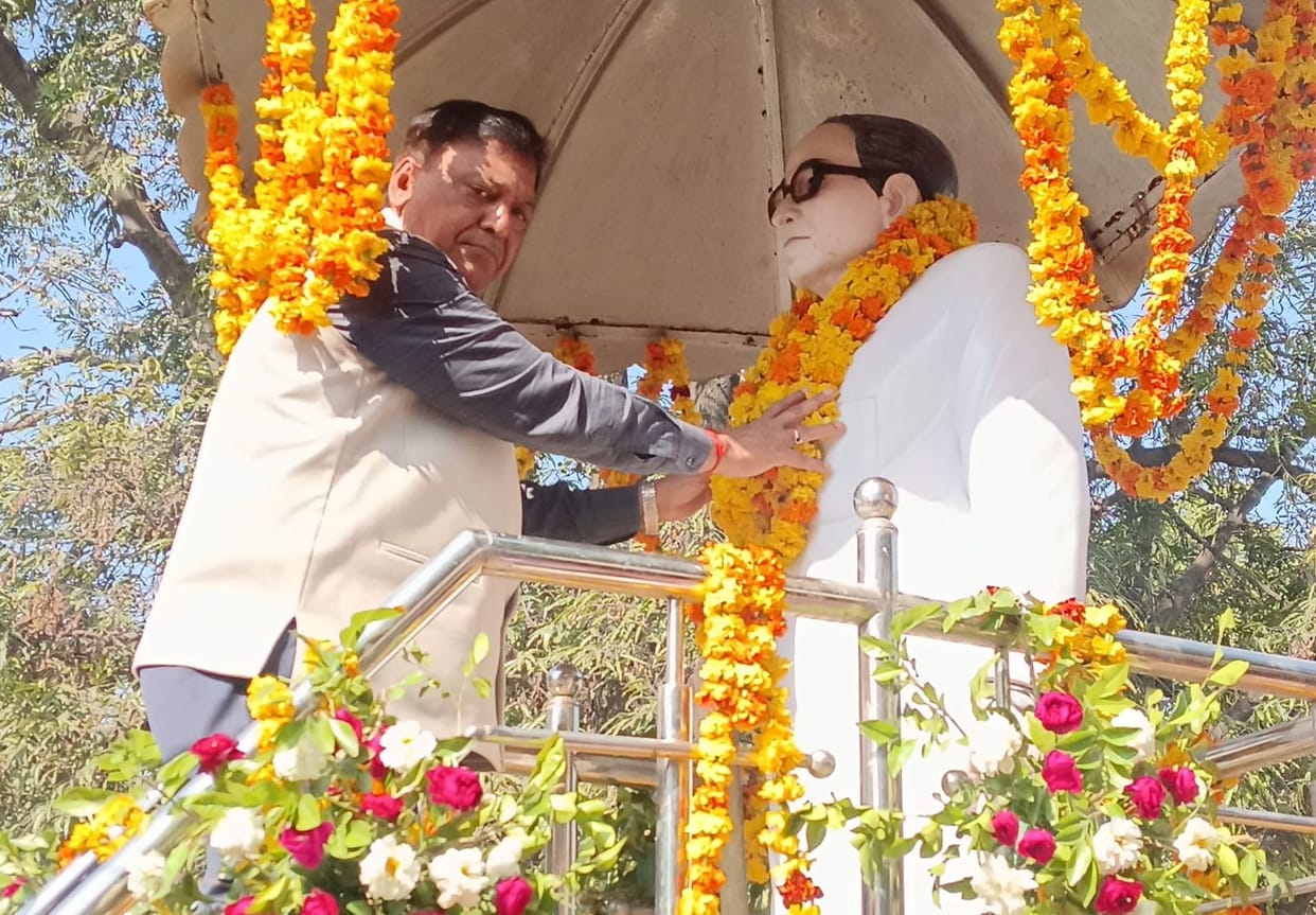 Babu Shrish Chandra used to do politics of principled values: Mukesh