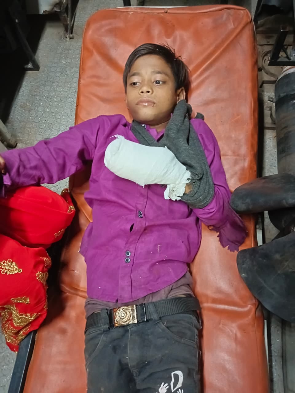 Firecracker explodes in boy's hand, referred to Saifai