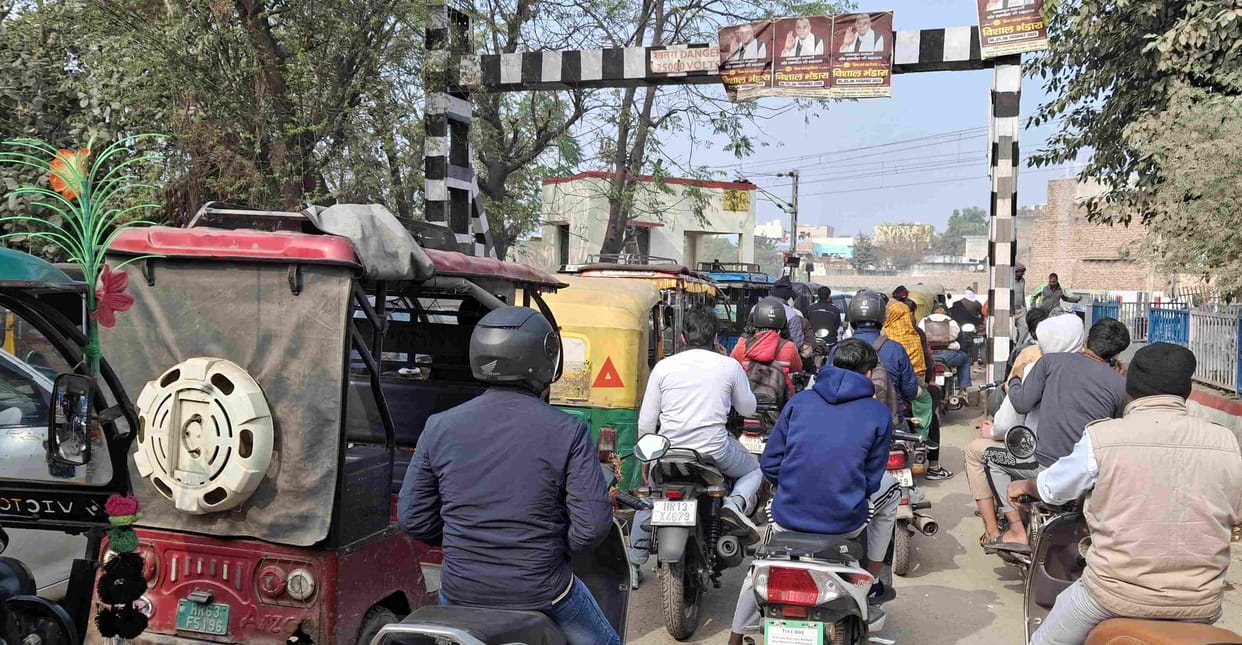 The city comes to a standstill as soon as the railway gate closes; demand raised for an underpass.